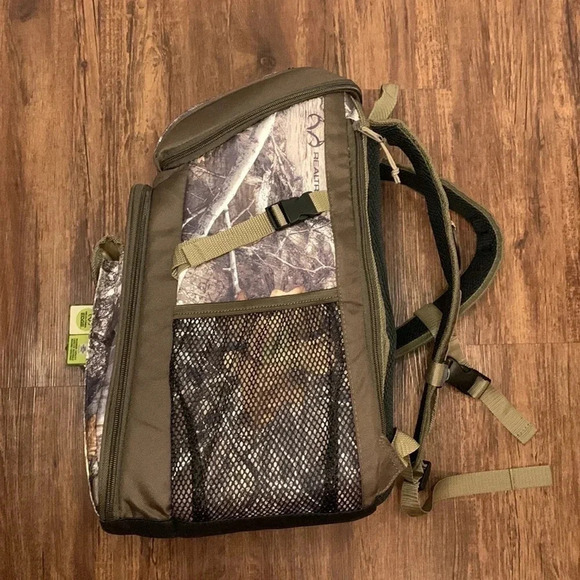 Igloo 30 Can Gizmo Backpack Cooler RealTree Insulated New - Picture 6 of 13